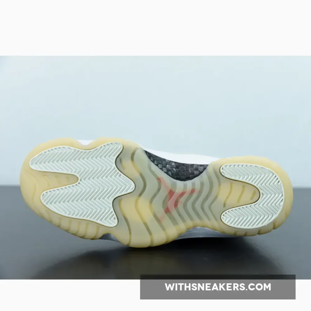 Air Jordan 11 (XI) Platinum Tint/Sail/University Red 378037-016