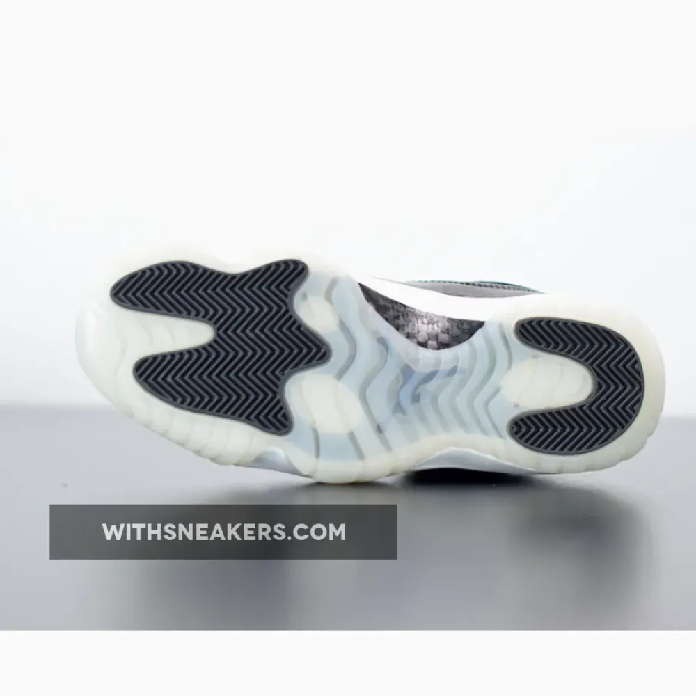 Air Jordan 11 Low Barons Black/Metallic Silver/White 528895-010