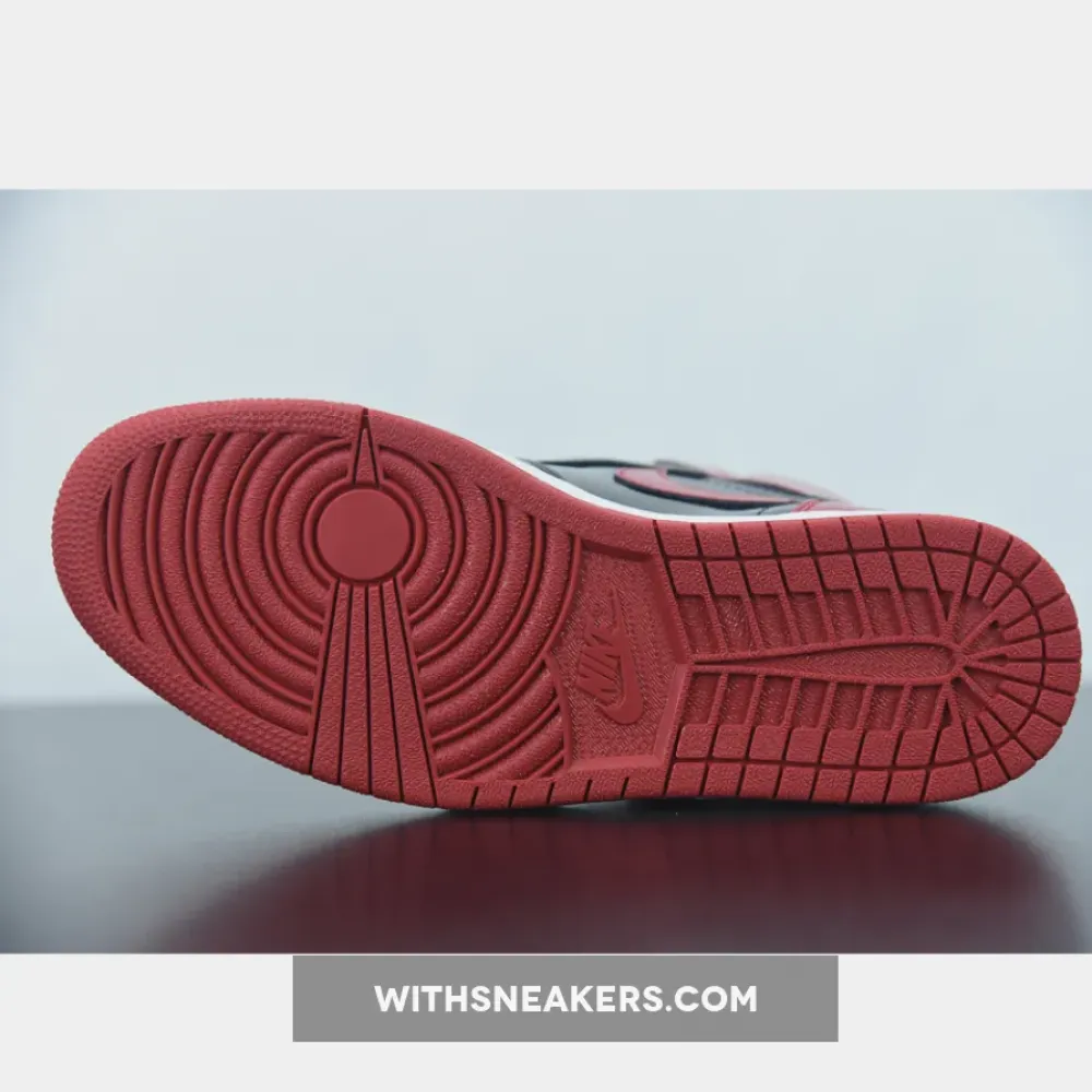 Nike Air Jordan 1 High OG 'Bred Patent' Black/White/Varsity Red 555088-063